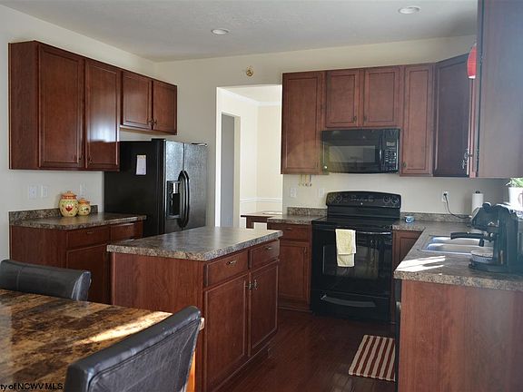 2nd image of 440 Blackberry Ridge Dr