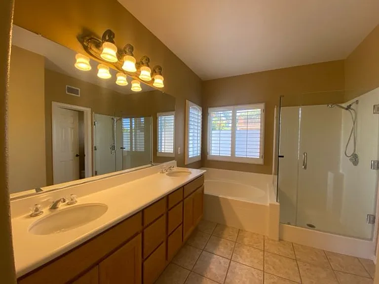 409 Lexington Cir — Photo 16