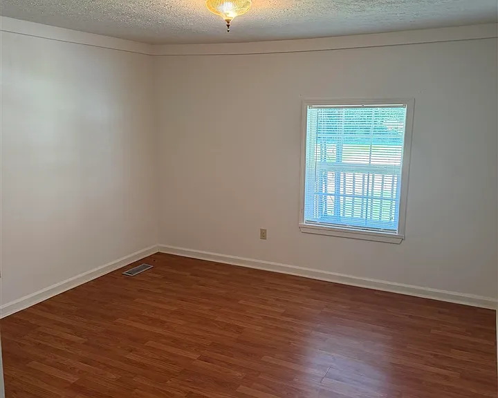 1044 Fair St — Photo 3