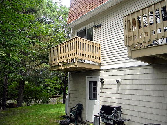 4th image of 152 E Grand Ave