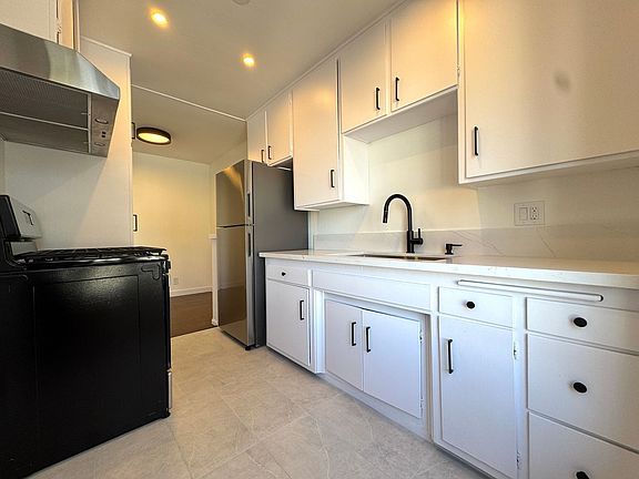 5th image of 1020 N Edinburgh Ave #1