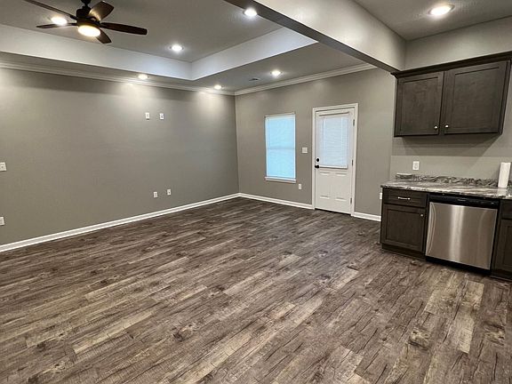 Living room/ Kitchen area