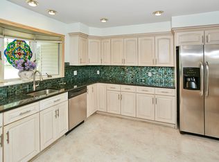 113 Pinetree Ln, Roslyn Heights, NY 11577