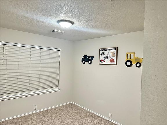 4th image of 4811 King Hallow Ln