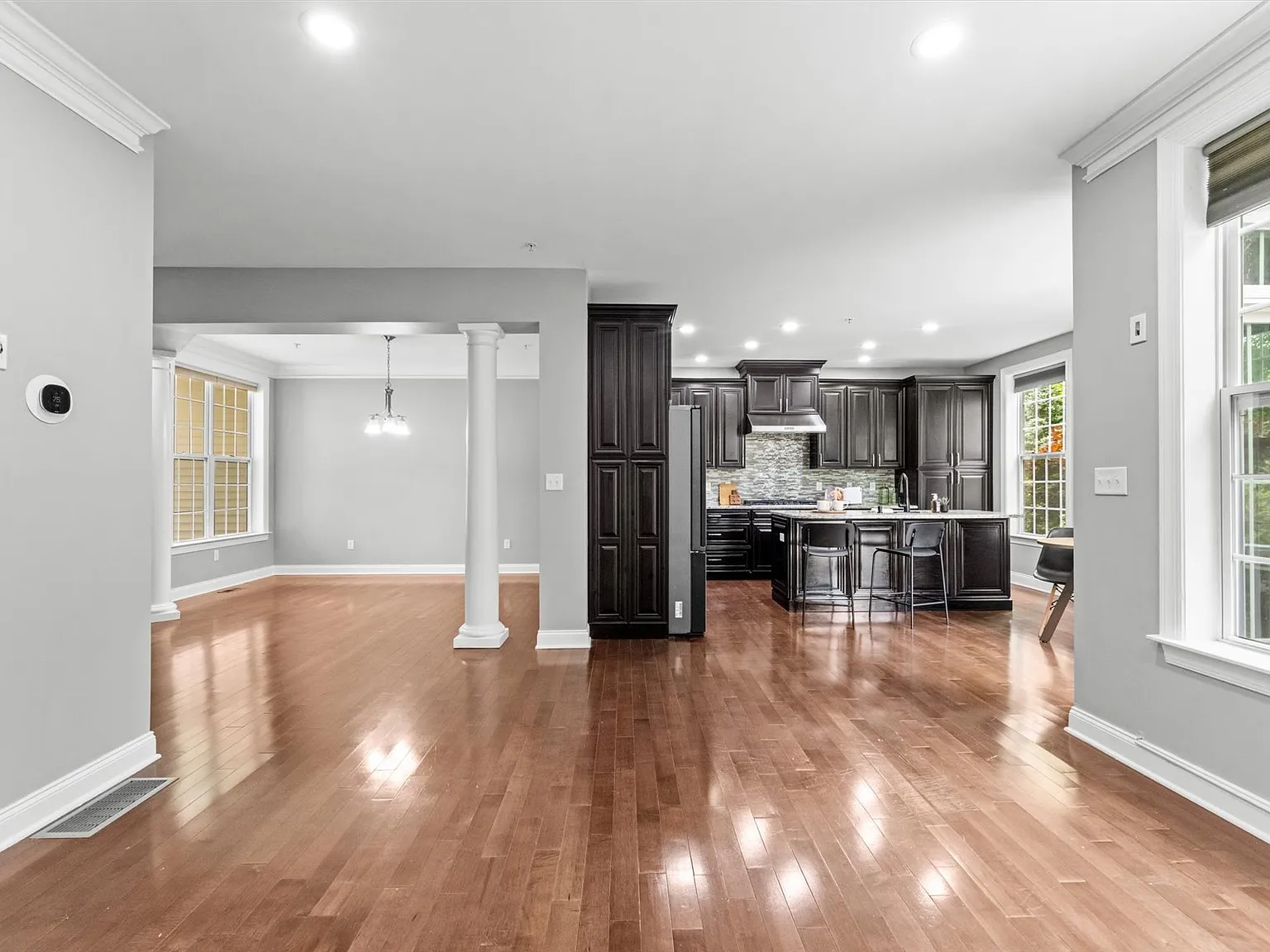 3 bed, 2677 sqft, $4,300 — Photo 1