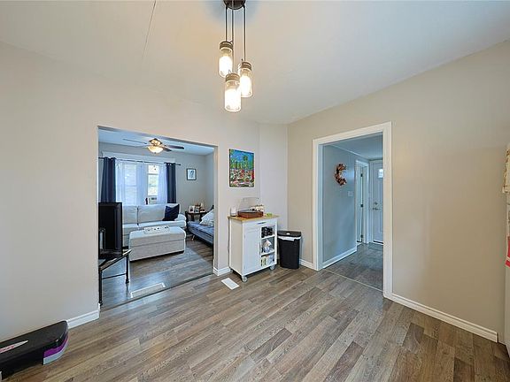 5th image of 414 Davis St