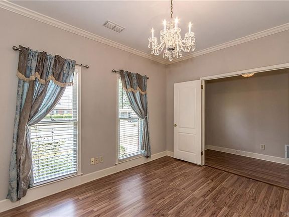 4th image of 100 Lake Forest Dr