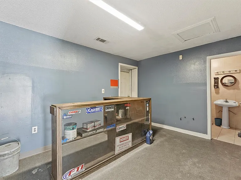 5621 Haywood St — Photo 17