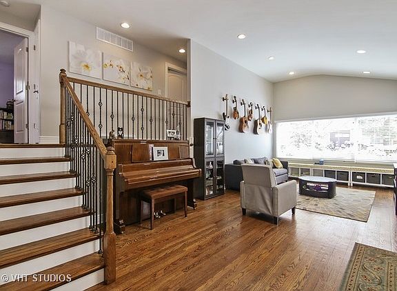 4th image of 334 Forestway Dr