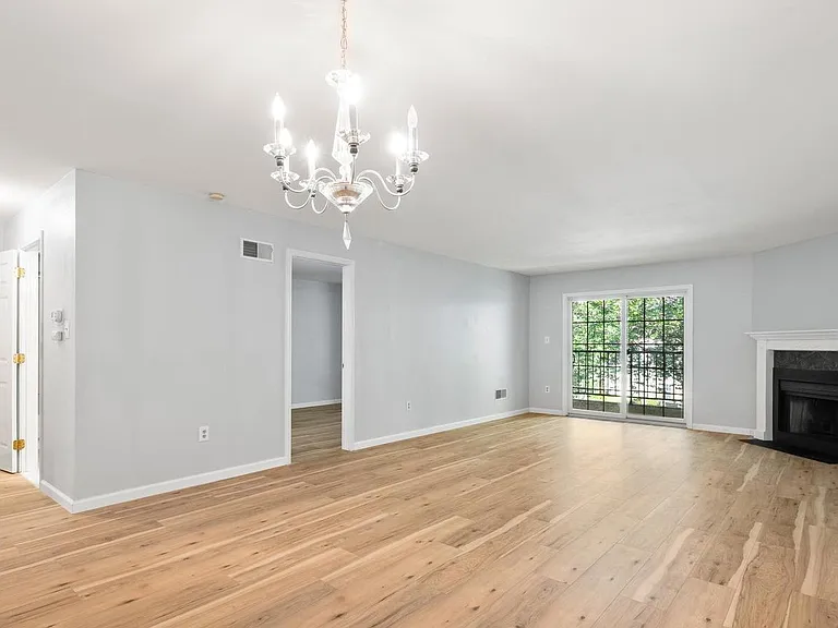 192 Valley Stream Ln — Photo 4