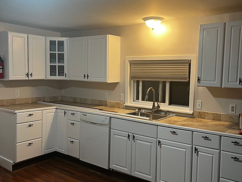 Very large kitchen! All newly painted and remodeled