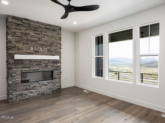 4th image of 6033 N Fairview Dr
