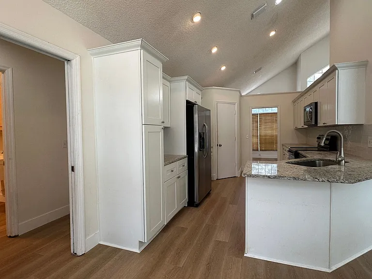 935 Shriver Cir — Photo 9