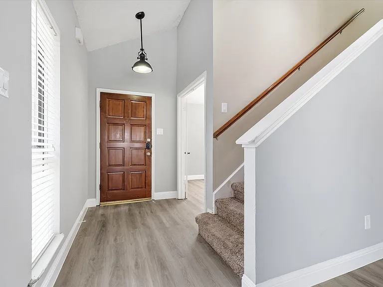 2909 Menlo Park Ln — Photo 4