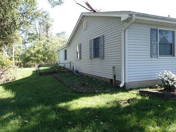 2nd image of 797 Fox River Rd