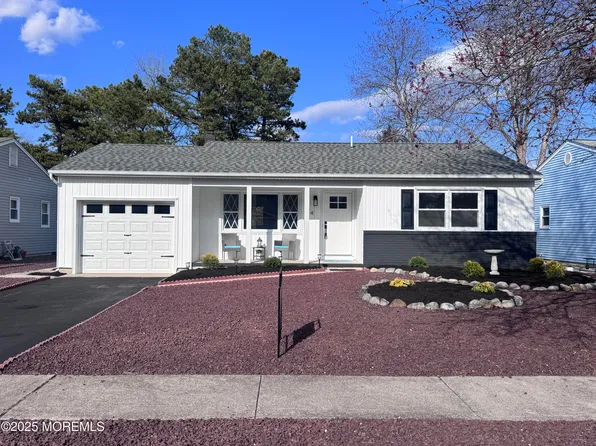 4 Zeeland Drive, Toms River, NJ 08757