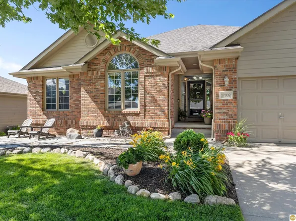 17002 Grant St, Omaha, NE 68116