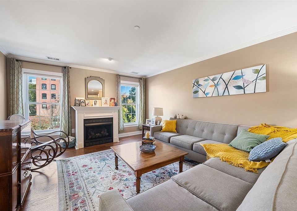 1st image of 10 Crowninshield St Unit 204