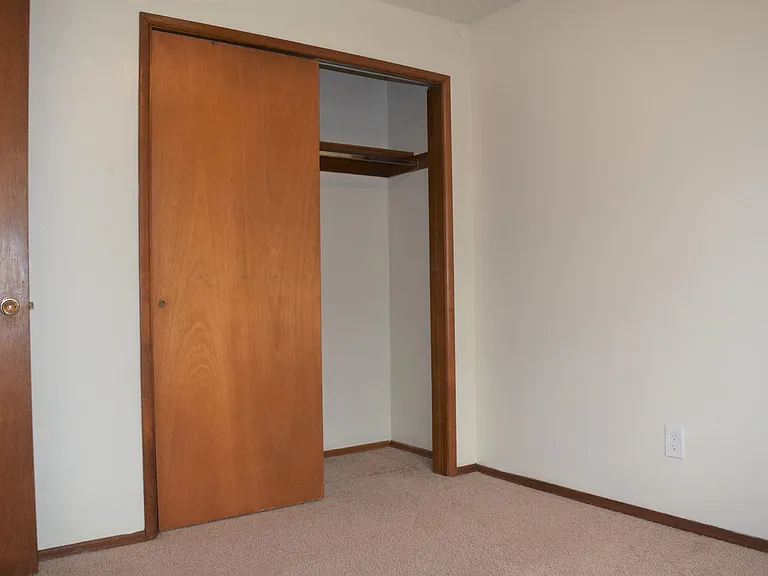 Sanders Apartments — Photo 10
