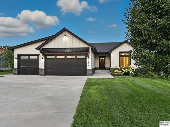 872 N 18th Ave, Blair, NE 68008