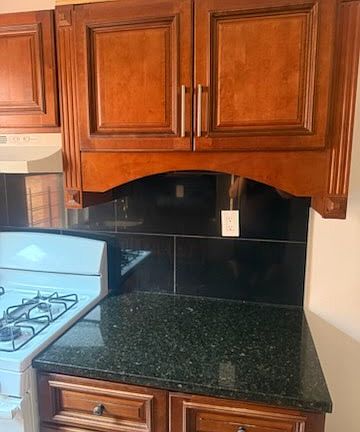 4th image of 1522 Beach Ave APT 18