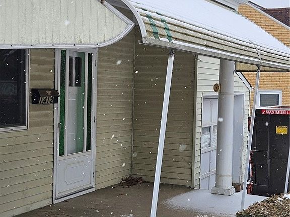 3rd image of 1412 Stanley Dr
