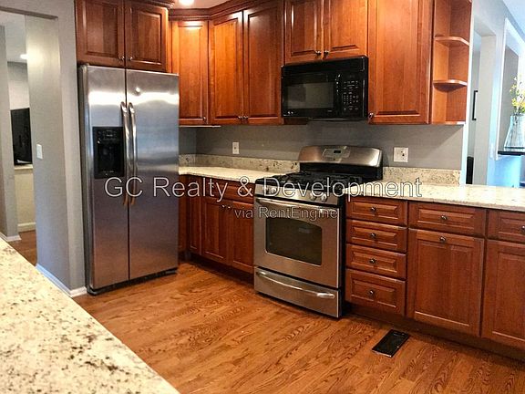 5th image of 1084 Crofton Ln