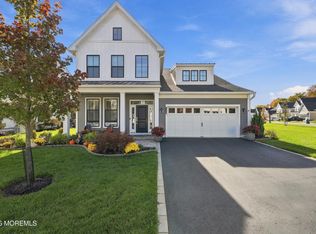 139 Grandview Cir, Farmingdale, NJ 07727