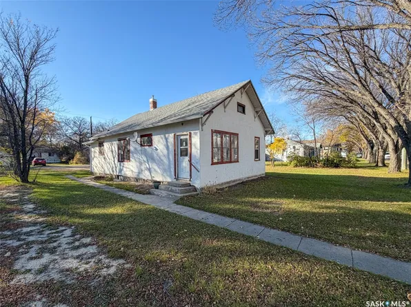 431 1st Street W, Shaunavon, SK S0N 2M0