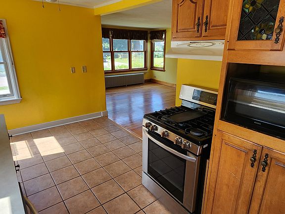 2nd image of 9 Lapointe St