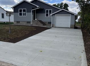 2533 S Maple St, Sioux City, IA 51106