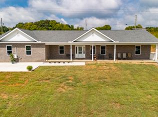 1385 Valley Home Rd, Dandridge, TN 37725