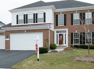 271 Congressional Ct, Vernon Hills, IL 60061