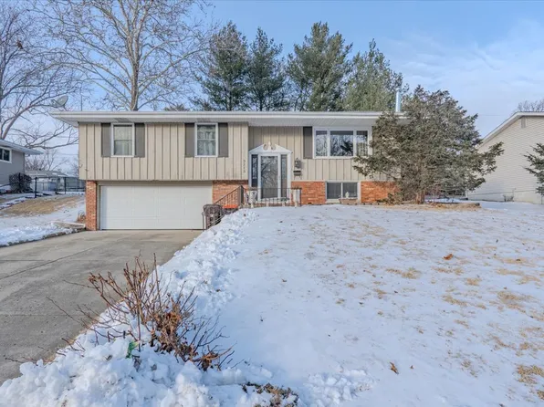 3213 W Birkshire Dr, Peoria, IL 61614