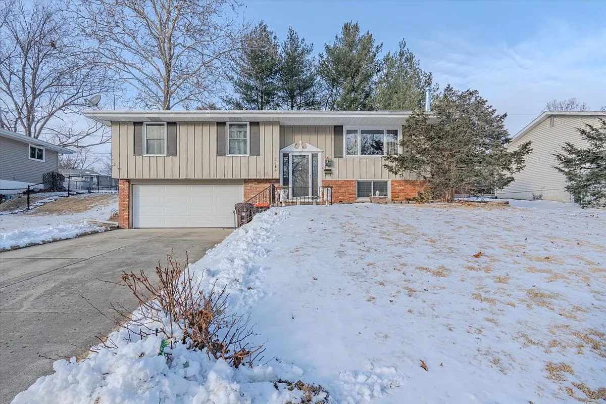 3213 W Birkshire Dr photo 1