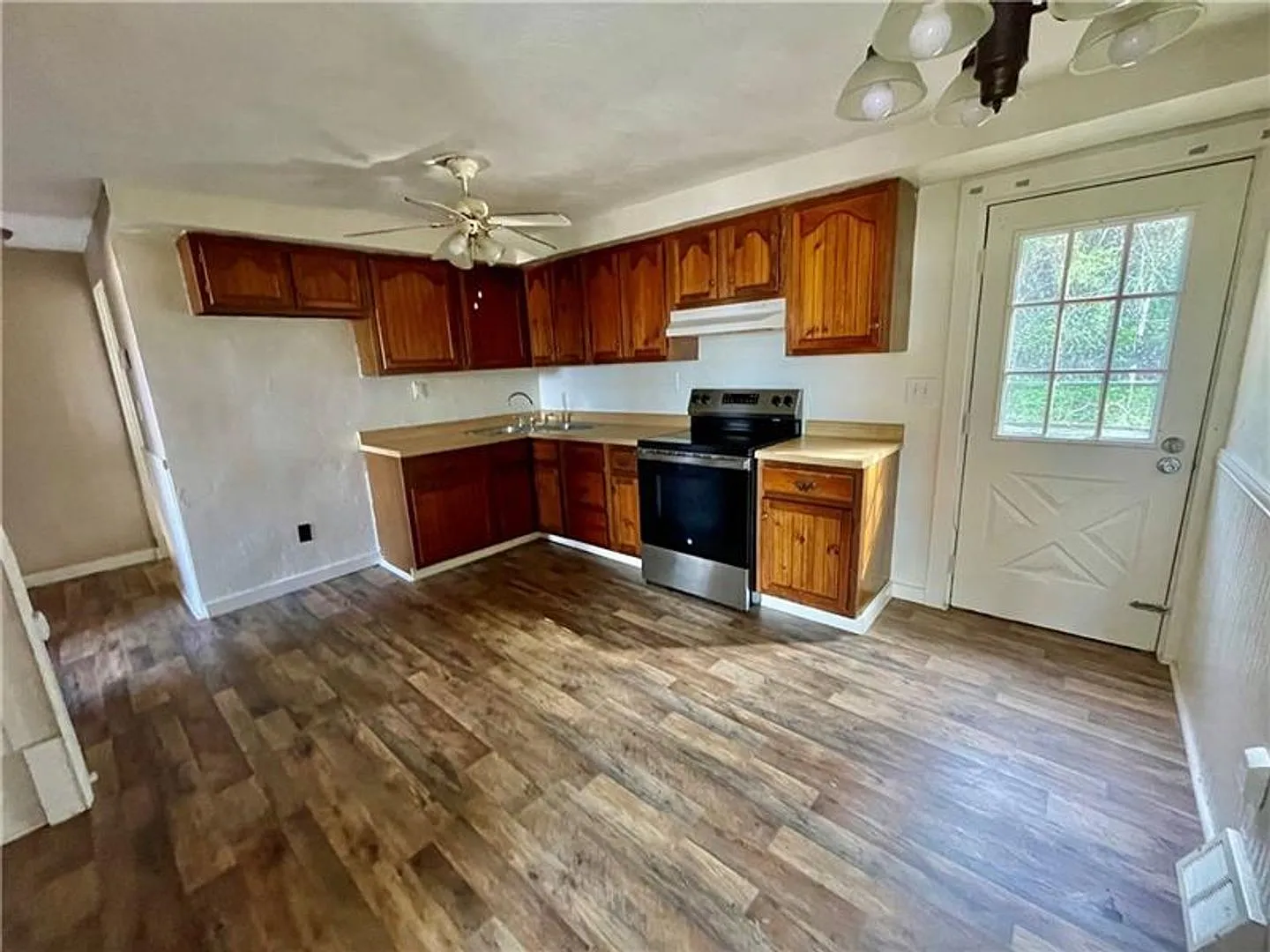 2 bedroom 2 bath home in Glassport — Photo 3