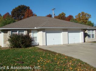 802 Council St APT A, Buckner, MO 64016