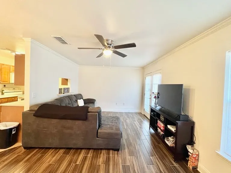 703 Majestic Dr — Photo 5