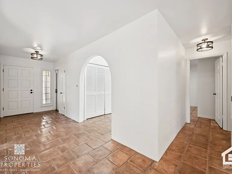 424 La Quinta Ln — Photo 6