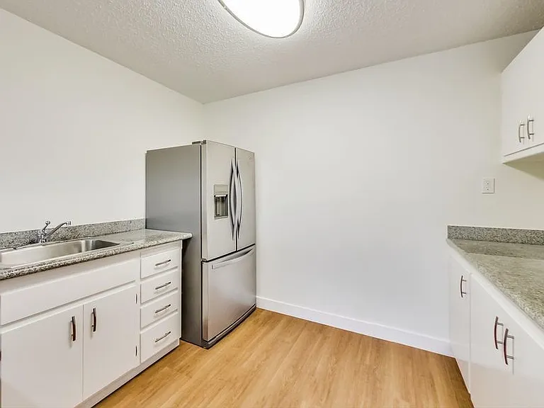 4350 Kirkham Street — Photo 15