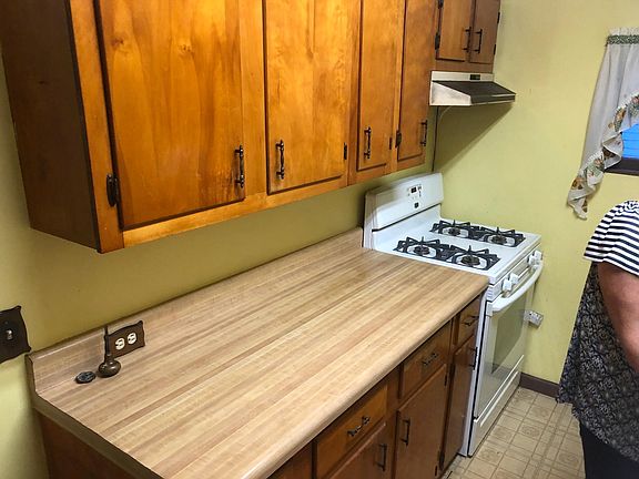2nd image of 102 S 33rd St