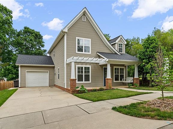 3rd image of 597 Lakeside Valley Dr
