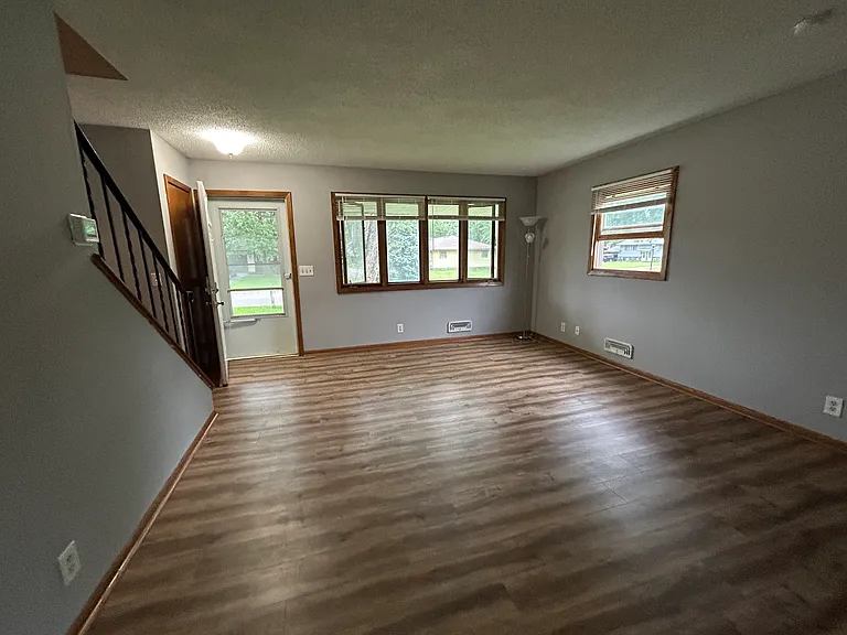 348 Belle Aire Dr — Photo 4