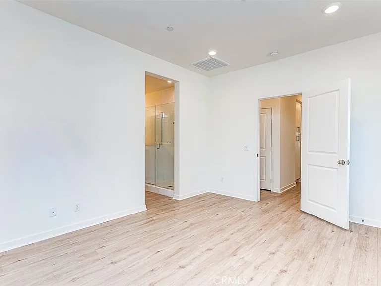 14022 Bay St — Photo 18