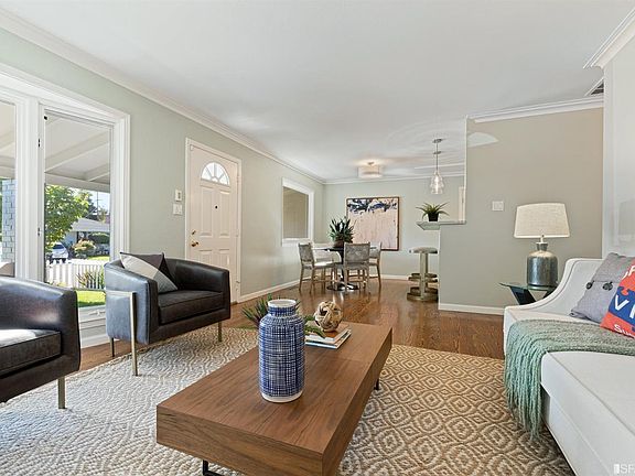4th image of 601 Poinsettia Ave