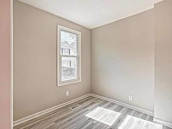 5th image of 136 West St