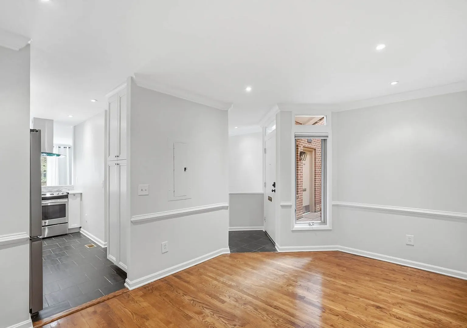 Dupont Bi-Level Condo | 2 Bed | 2.5 Bath | 1400 Sf | 1 Assigned Off-Street Parking Space — Photo 4