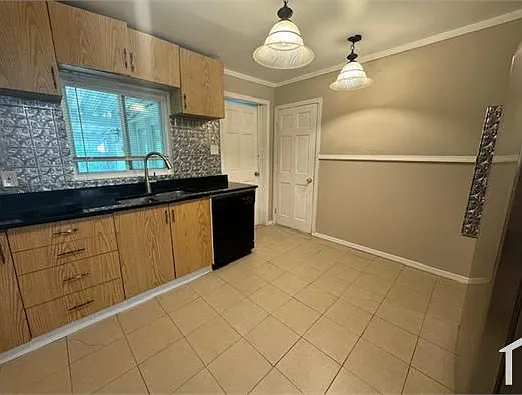 2257 Chambers Rd — Photo 12
