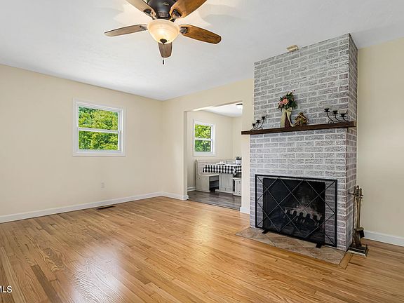 5th image of 354 Crestview Dr