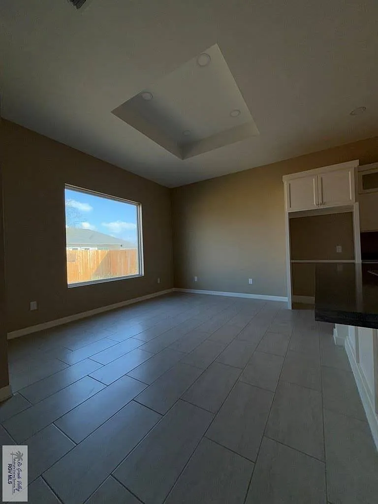 4 bed, 1837 sqft, $2,500 — Photo 4